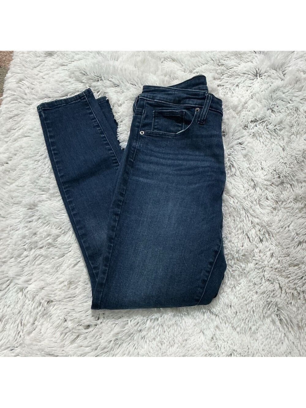 Universal Threads medium dark wash high rise skinny jean Woman 14/32R